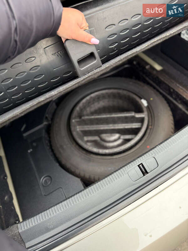 Седан Volkswagen Passat 2013 в Киеве