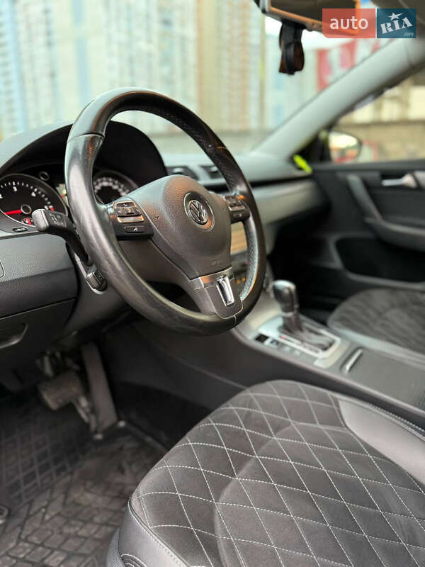 Седан Volkswagen Passat 2013 в Киеве