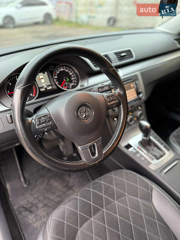 Седан Volkswagen Passat 2013 в Киеве