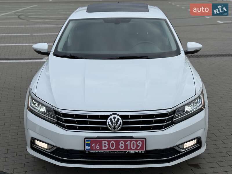 Седан Volkswagen Passat 2018 в Одессе
