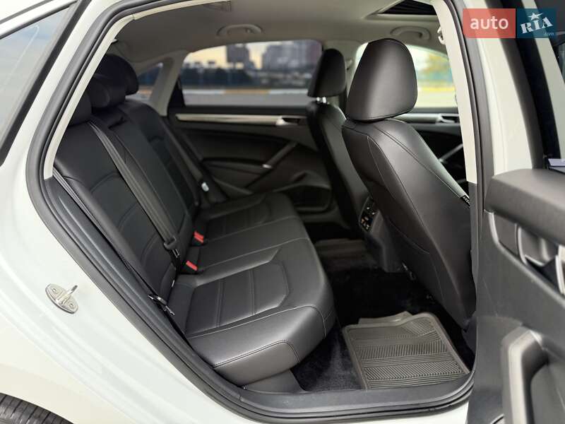 Седан Volkswagen Passat 2018 в Одессе