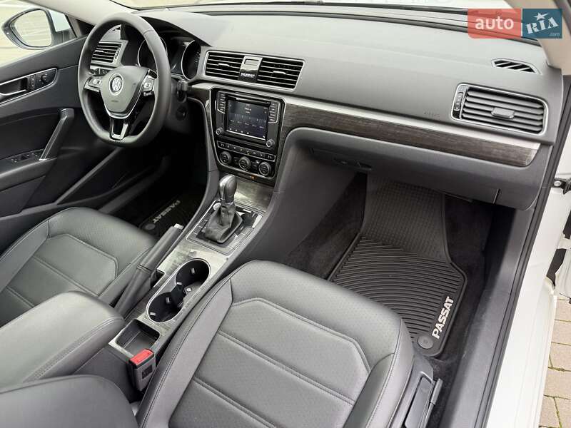 Седан Volkswagen Passat 2018 в Одессе