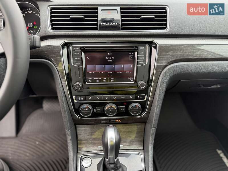 Седан Volkswagen Passat 2018 в Одессе