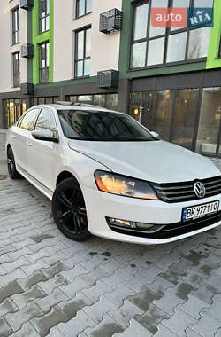 Седан Volkswagen Passat 2011 в Вараше