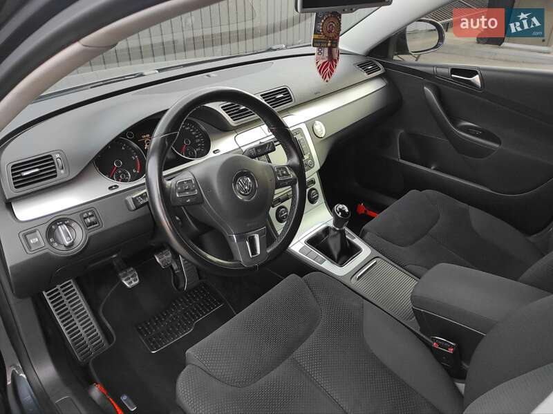 Универсал Volkswagen Passat 2009 в Мостиске