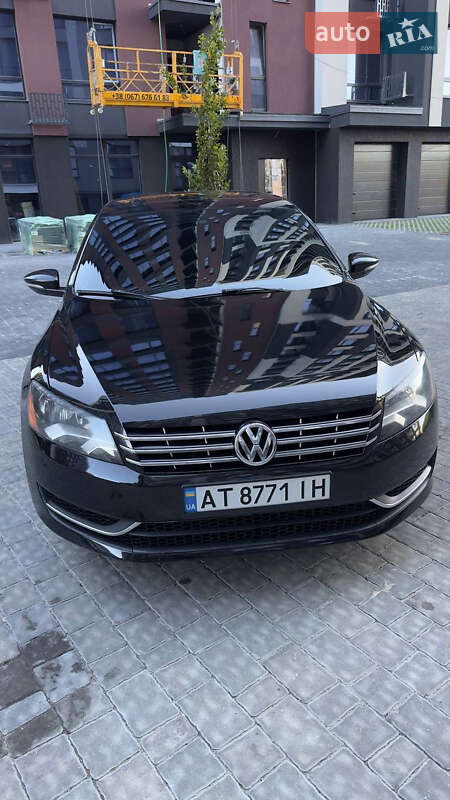 Седан Volkswagen Passat 2012 в Ивано-Франковске