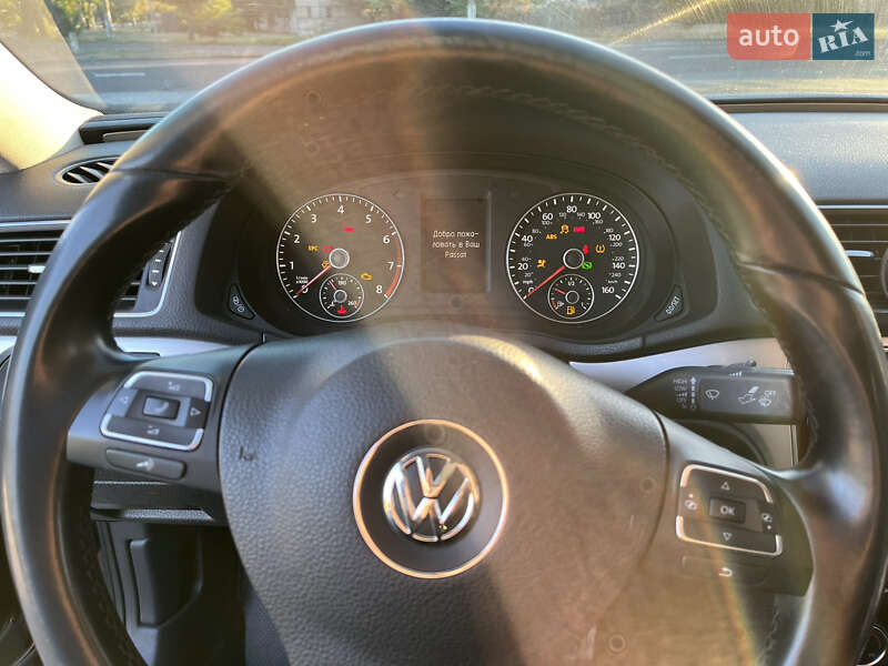 Седан Volkswagen Passat 2013 в Николаеве