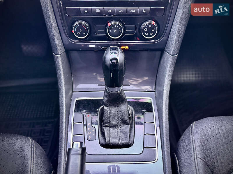 Седан Volkswagen Passat 2012 в Львове