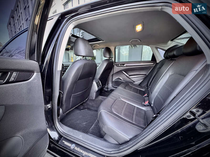 Седан Volkswagen Passat 2012 в Львове