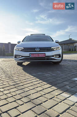 Універсал Volkswagen Passat 2022 в Вараші