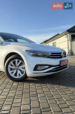Универсал Volkswagen Passat 2022 в Вараше