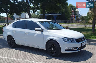 Седан Volkswagen Passat 2013 в Чернівцях