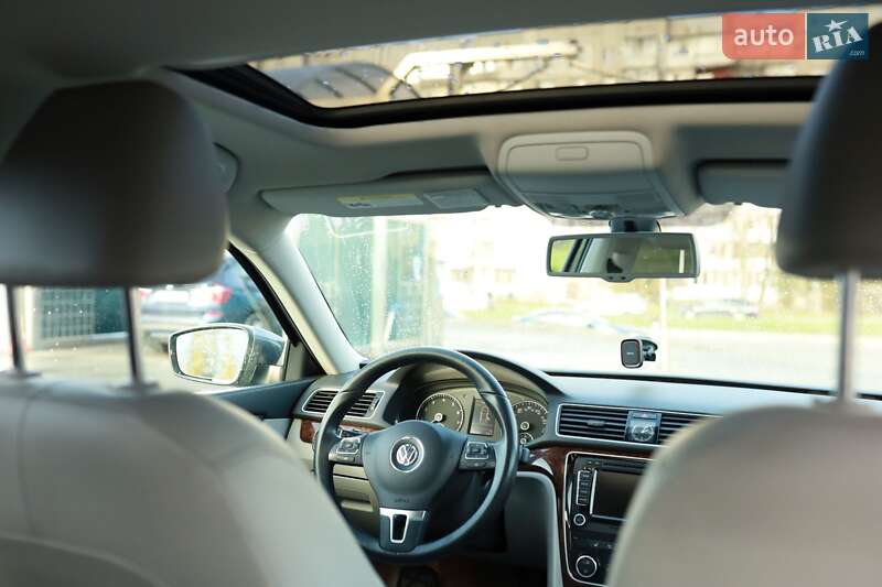 Седан Volkswagen Passat 2012 в Львове