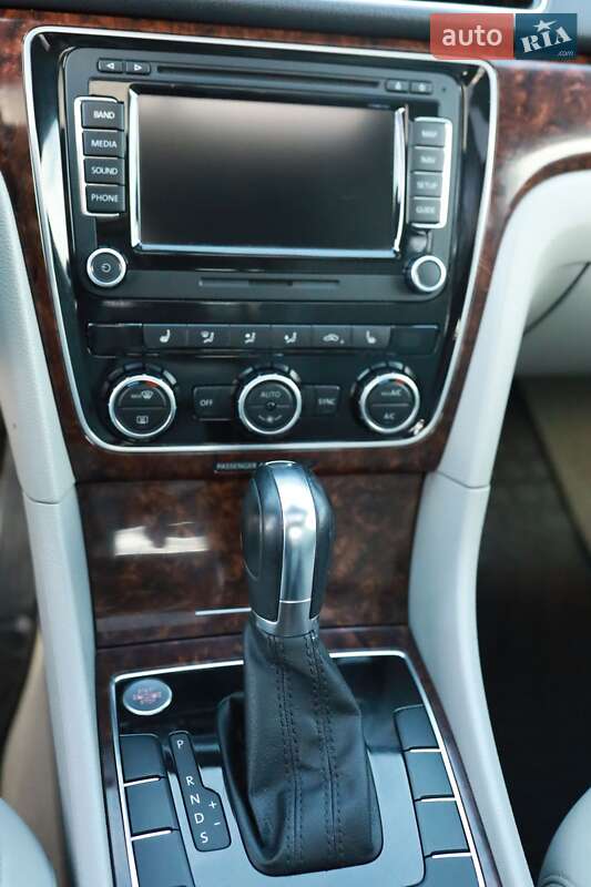 Седан Volkswagen Passat 2012 в Львове