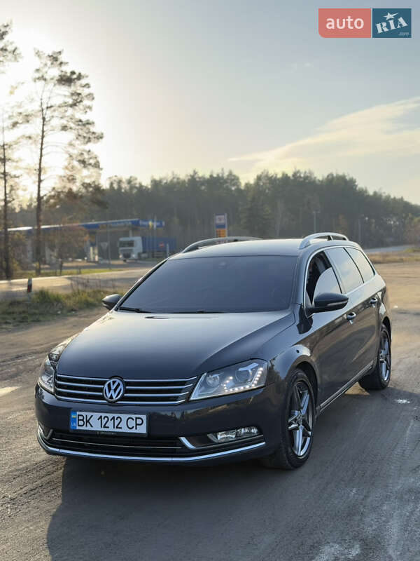 Універсал Volkswagen Passat 2011 в Сарнах