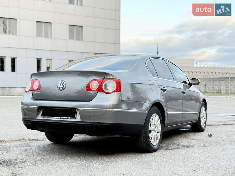 Седан Volkswagen Passat 2008 в Днепре