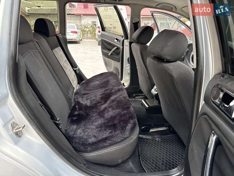 Универсал Volkswagen Passat 1999 в Теофиполе