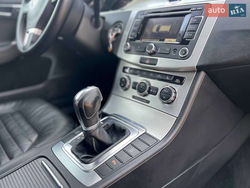 Универсал Volkswagen Passat 2012 в Стрые