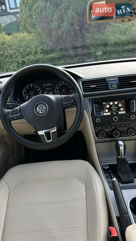 Седан Volkswagen Passat 2013 в Львове