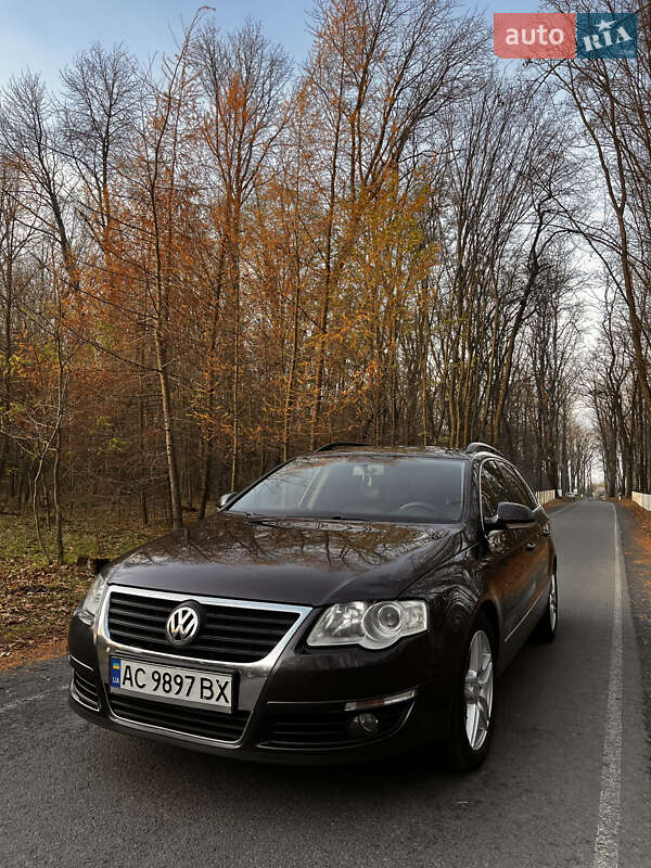 Універсал Volkswagen Passat 2010 в Луцьку