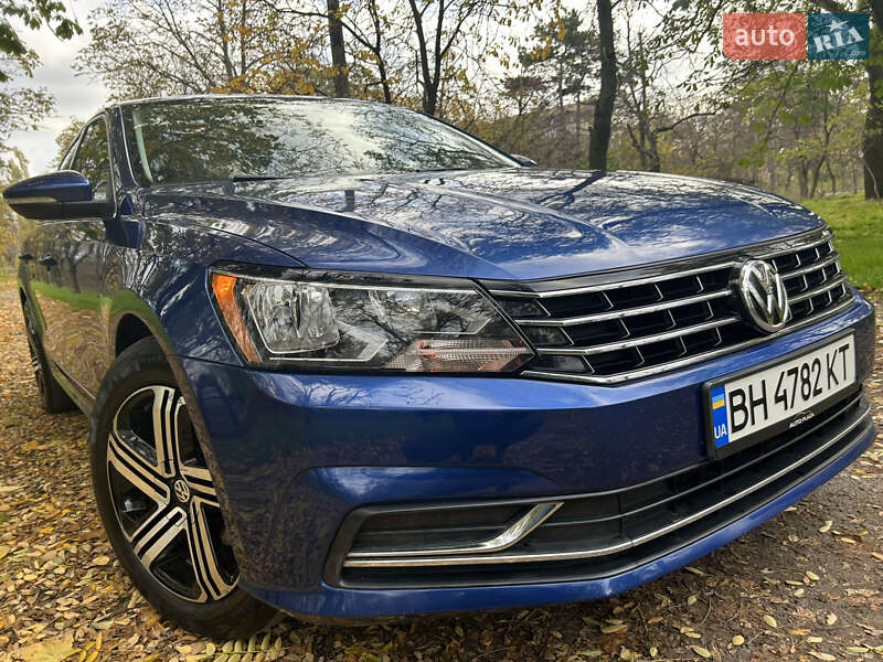Седан Volkswagen Passat 2015 в Одессе