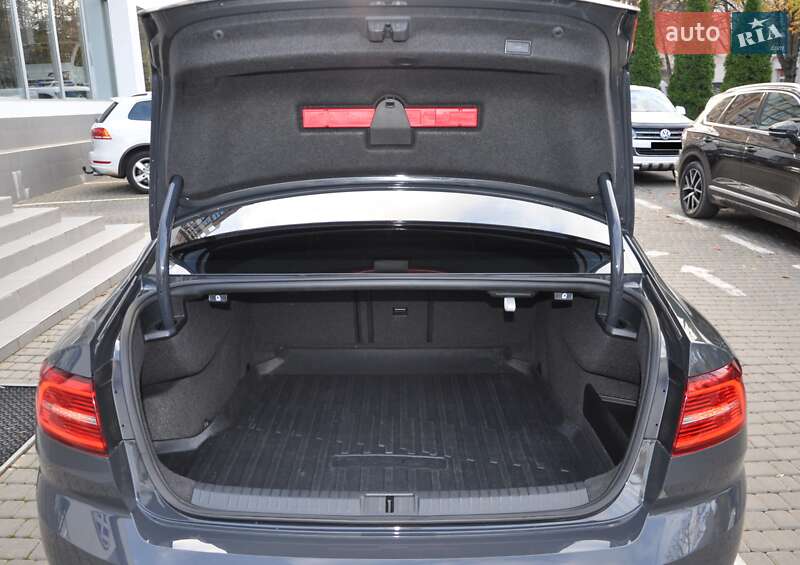Седан Volkswagen Passat 2017 в Одессе