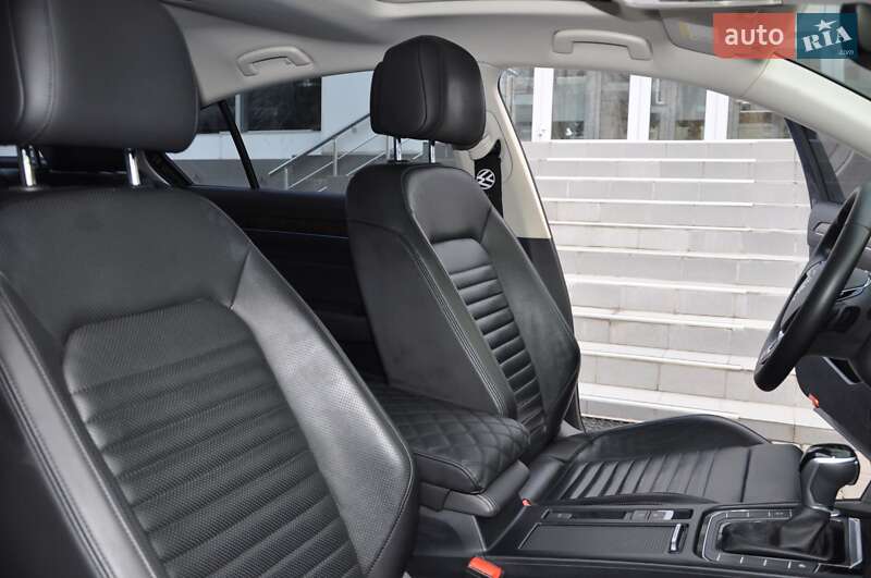 Седан Volkswagen Passat 2017 в Одессе