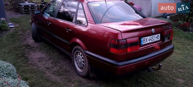 Седан Volkswagen Passat 1996 в Новой Ушице
