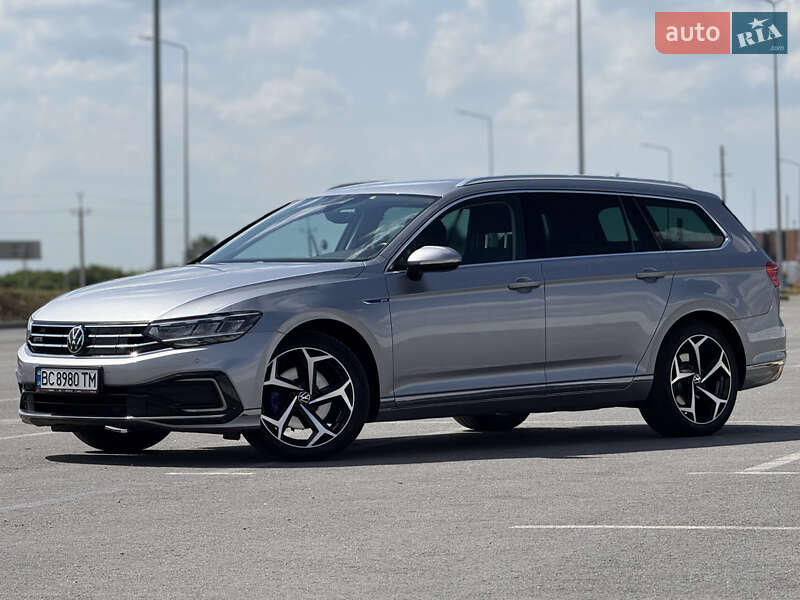 Універсал Volkswagen Passat 2021 в Львові
