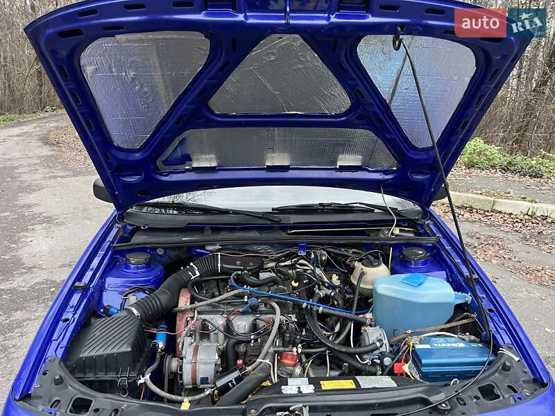 Седан Volkswagen Passat 1988 в Гадяче