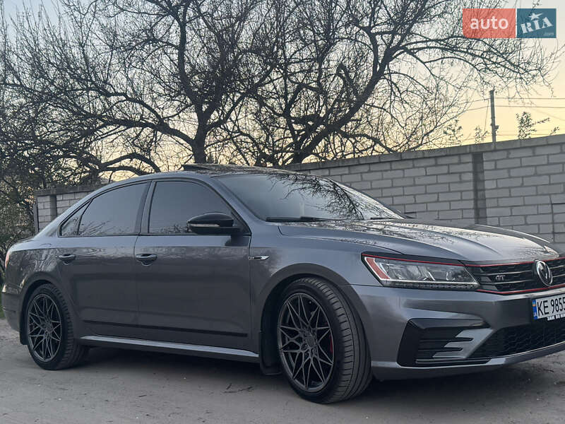 Седан Volkswagen Passat 2018 в Днепре