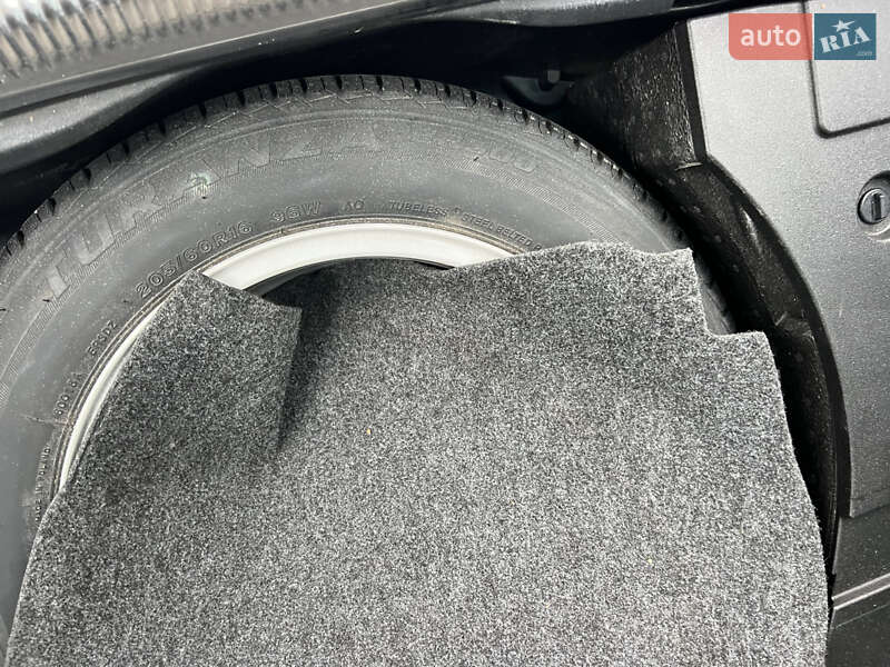 Универсал Volkswagen Passat 2010 в Киеве