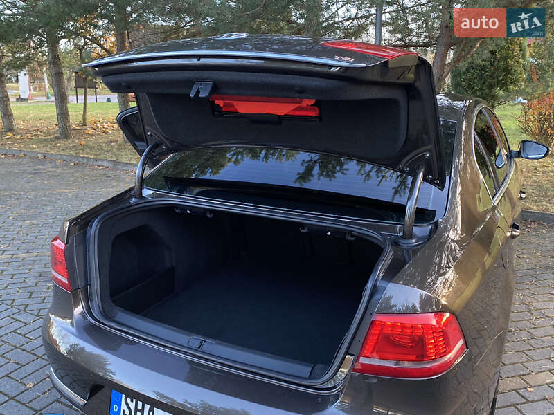 Седан Volkswagen Passat 2014 в Дрогобыче