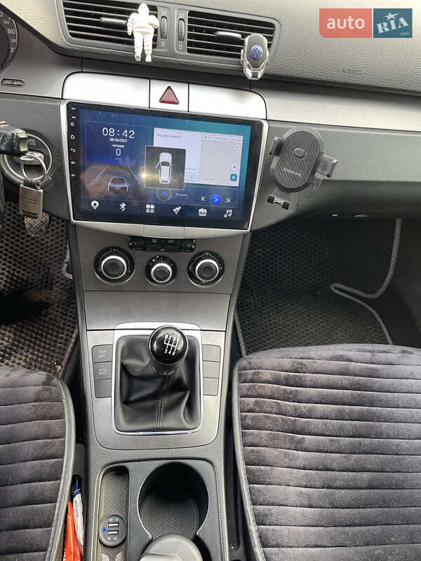 Універсал Volkswagen Passat 2008 в Чернівцях