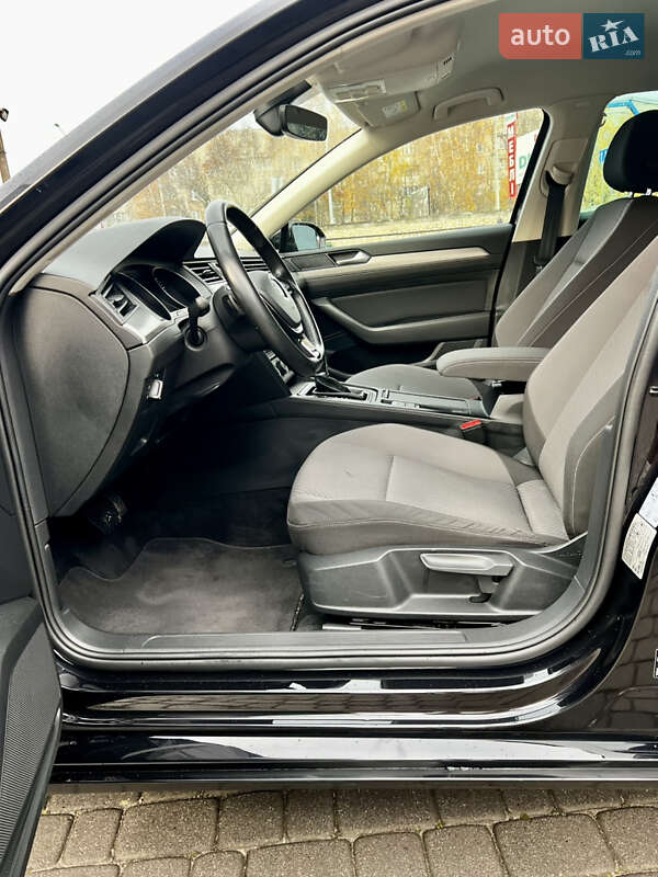 Седан Volkswagen Passat 2017 в Тернополе