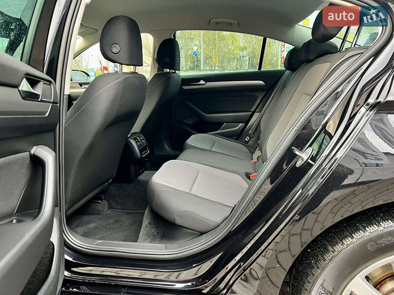 Седан Volkswagen Passat 2017 в Тернополе