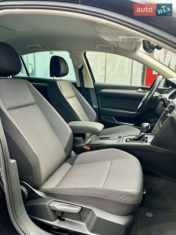 Седан Volkswagen Passat 2017 в Тернополе