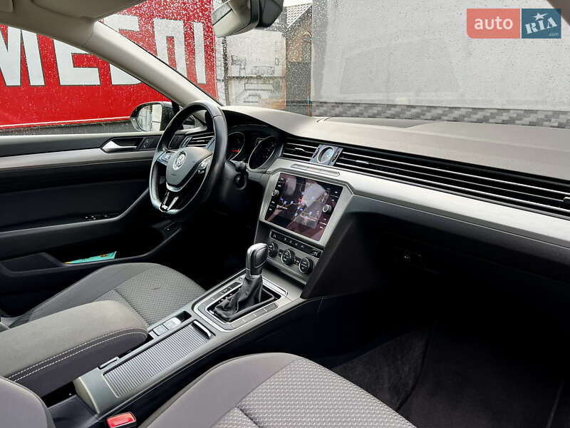 Седан Volkswagen Passat 2017 в Тернополе