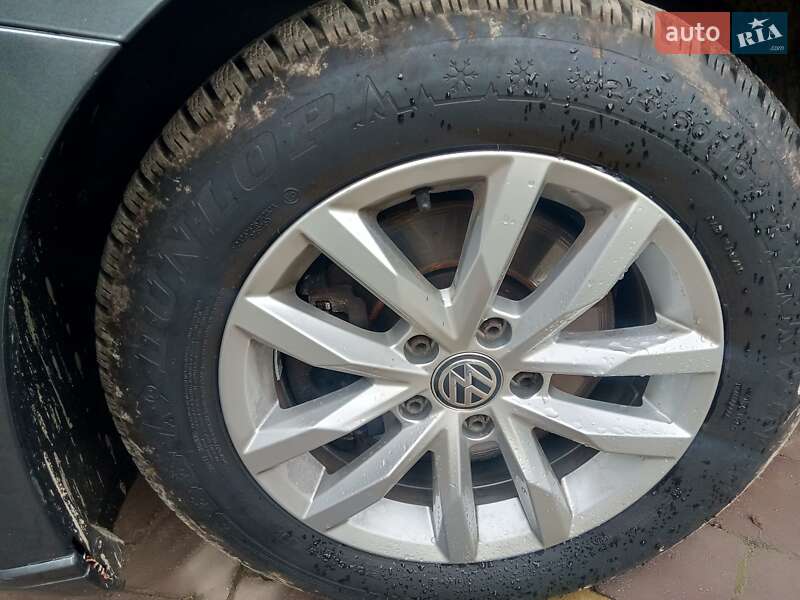 Универсал Volkswagen Passat 2017 в Львове