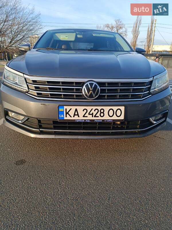 Седан Volkswagen Passat 2016 в Киеве