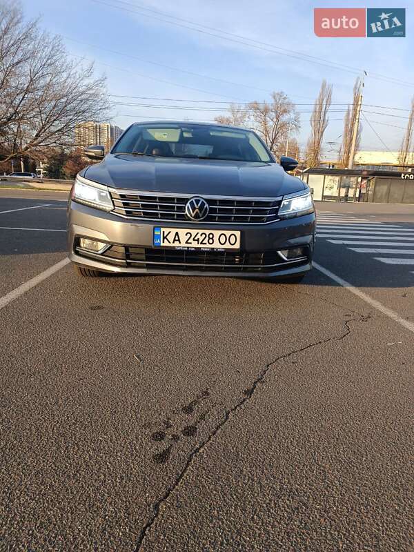 Седан Volkswagen Passat 2016 в Киеве