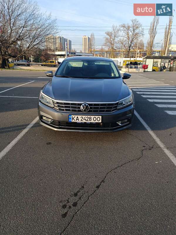 Седан Volkswagen Passat 2016 в Киеве