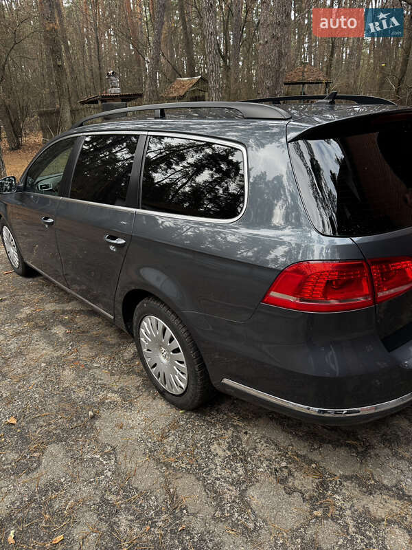 Універсал Volkswagen Passat 2011 в Охтирці
