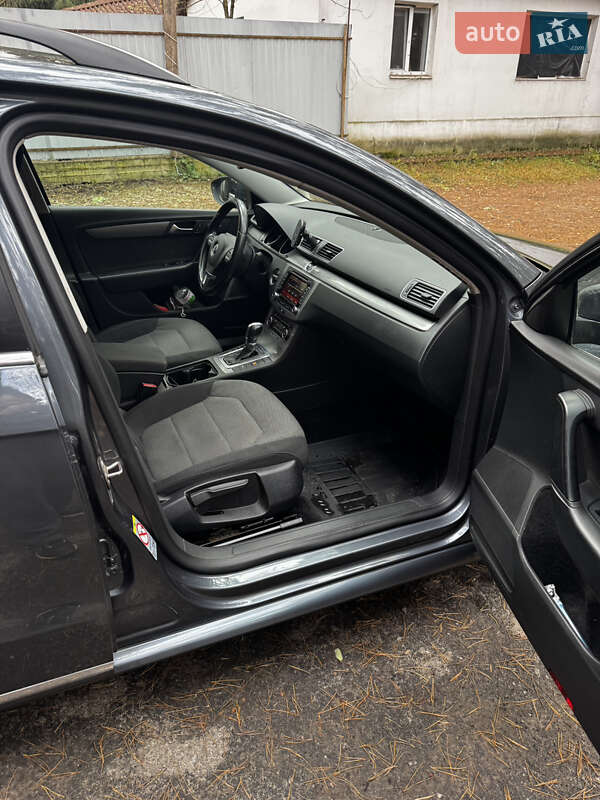 Універсал Volkswagen Passat 2011 в Охтирці