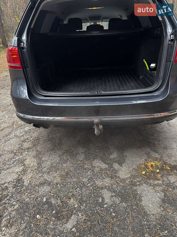 Універсал Volkswagen Passat 2011 в Охтирці