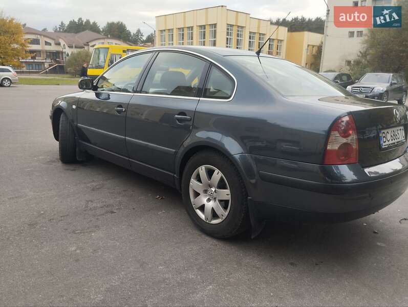 Седан Volkswagen Passat 2002 в Новояворівську