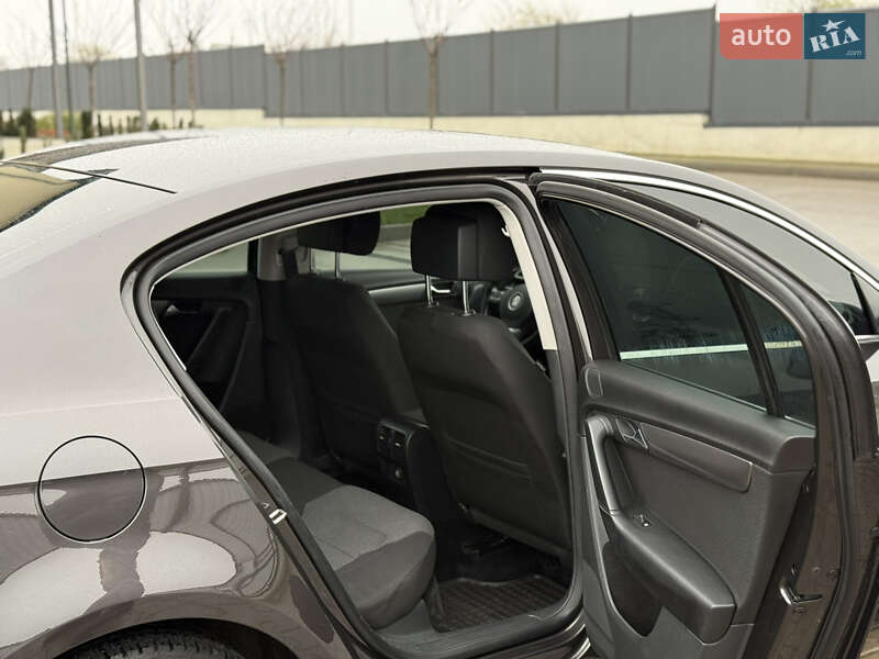 Седан Volkswagen Passat 2011 в Луцке фото 42 Седан Volkswagen Passat 2011 в Луцке