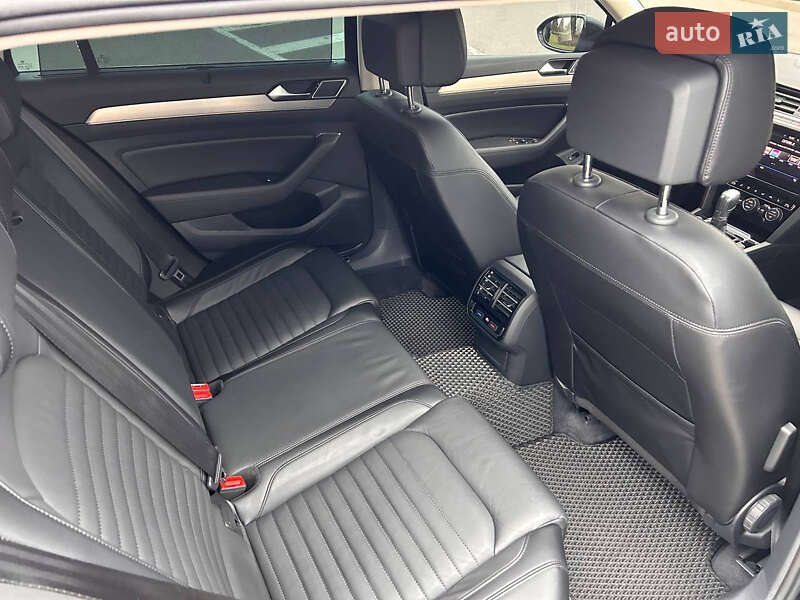 Универсал Volkswagen Passat 2017 в Киеве фото 8 Универсал Volkswagen Passat 2017 в Киеве