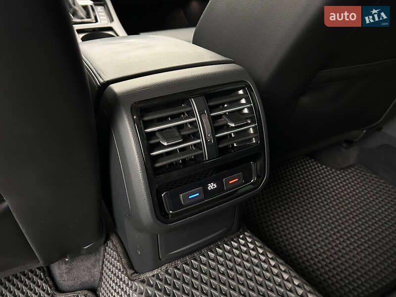 Универсал Volkswagen Passat 2017 в Киеве фото 15 Универсал Volkswagen Passat 2017 в Киеве