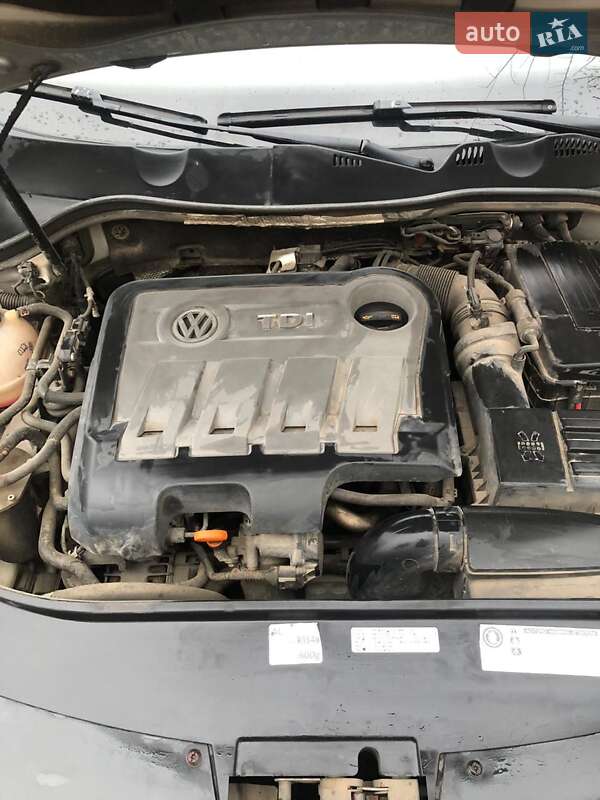 Универсал Volkswagen Passat 2011 в Нововолынске